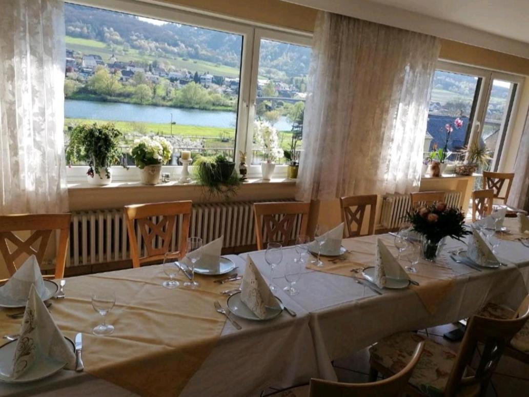 Chateau-De-La-Moselle Kinheim Esterno foto